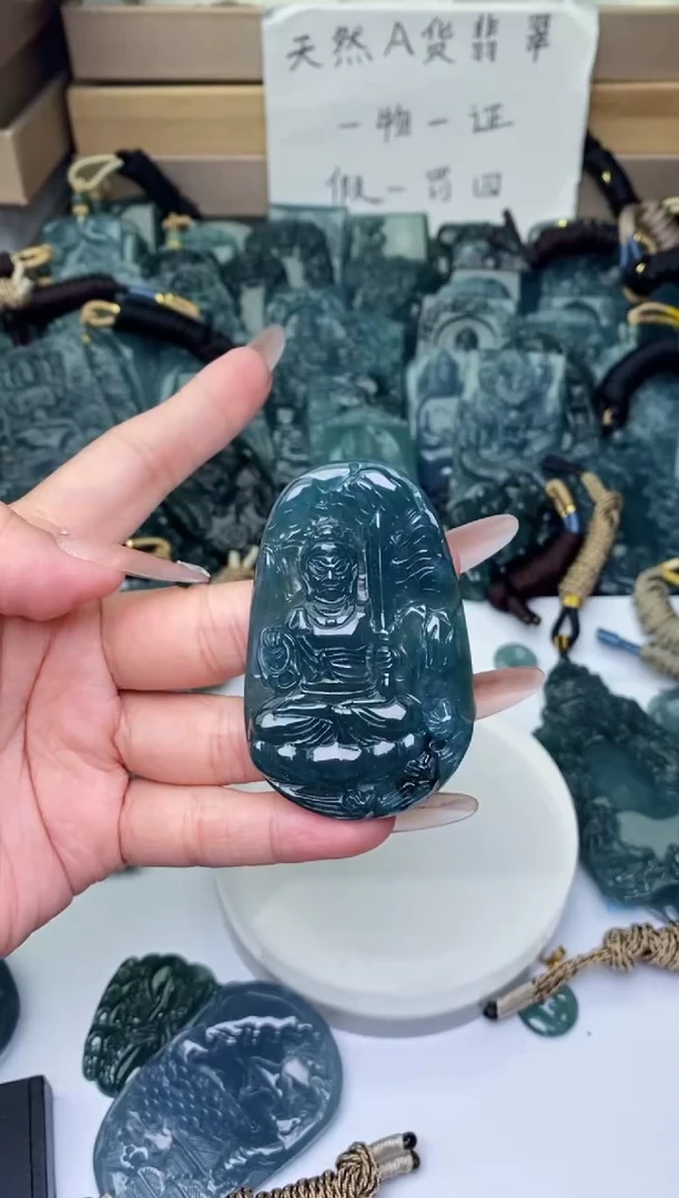 颈饰未镶嵌翡翠