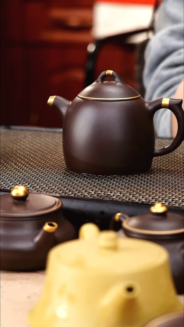 茶壶紫砂铁*哥四号井茄皮紫泥描金秦权240cc
