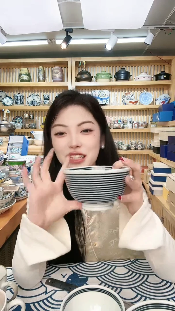 【闪购商品】盘蓝驹13cm米饭碗进口一个