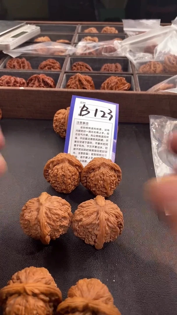 【闪购商品】文玩核桃吊坠38核老闷