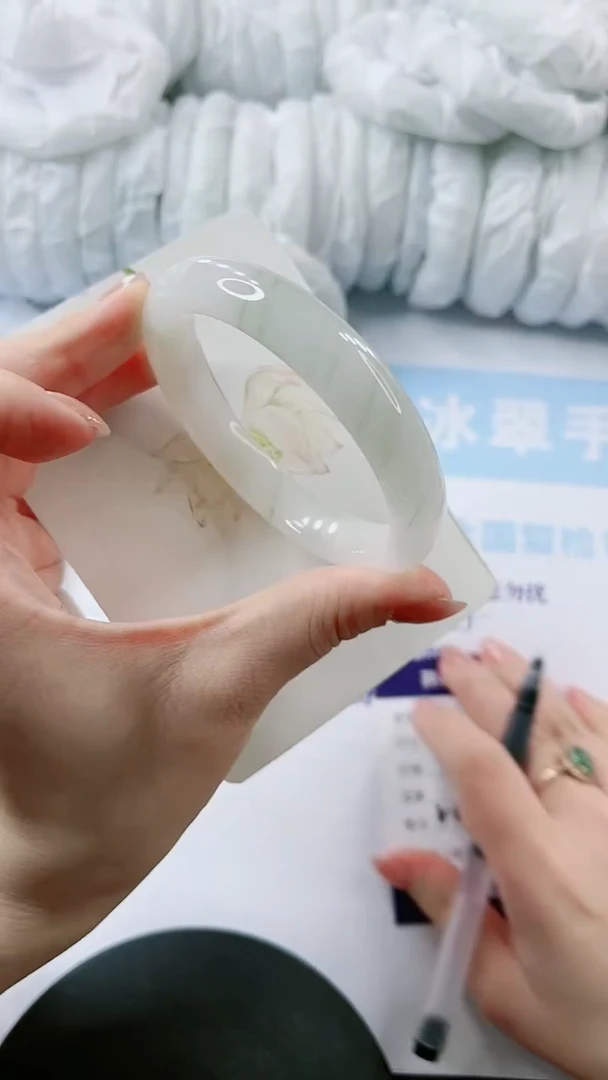 【闪购商品】石英质玉手镯未镶嵌多样性发货V194