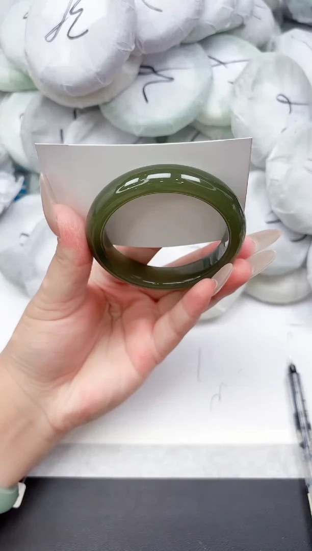 未镶嵌手镯石英质玉109-56.4