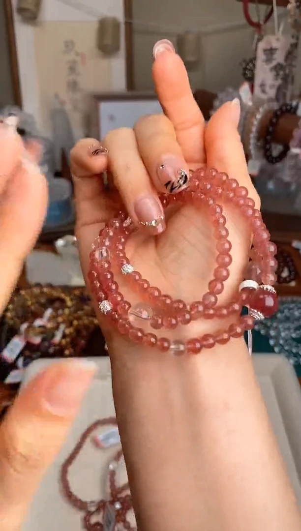 【闪购商品】石英质玉手串未镶嵌草莓晶三圈