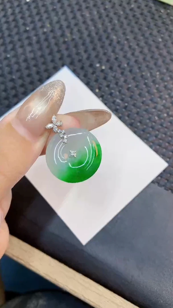 颈饰18K金镶嵌翡翠1