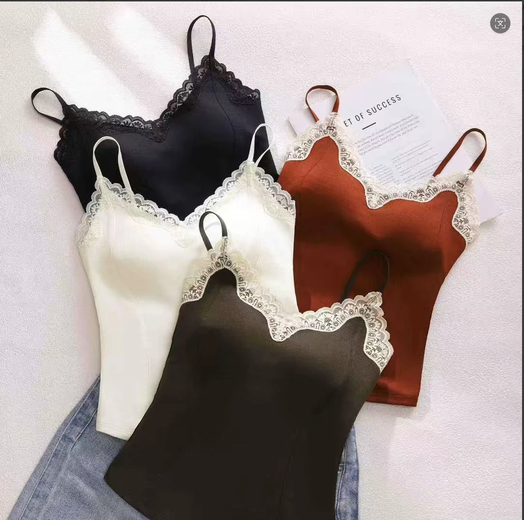 法式高级感内衣女蕾丝V领吊带秋冬保暖背心性感纯欲带胸垫