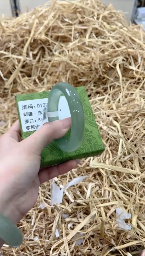 未镶嵌手镯石英质玉D1324