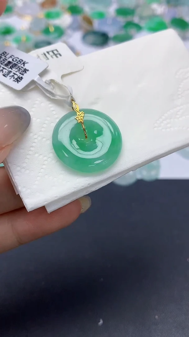 翡翠18K金镶嵌颈饰天然缅甸a货翡翠