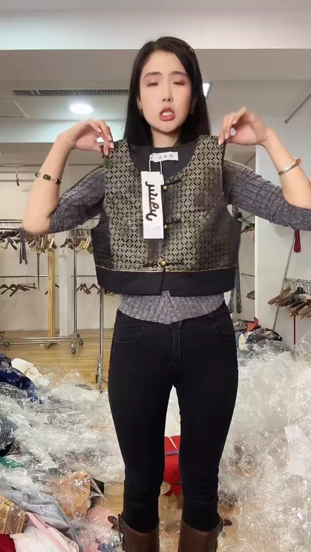 马甲       2XL码    125-135斤