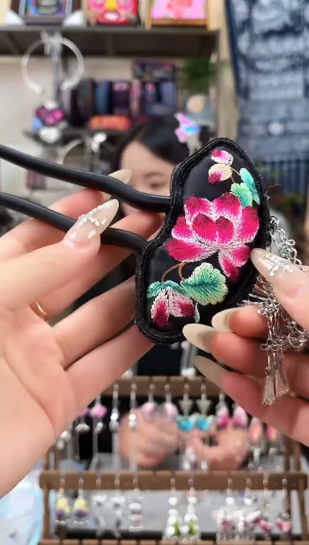 织绣民族风非遗老绣苗银饰品452