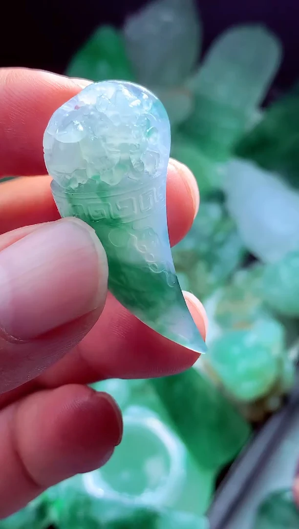 未镶嵌定制翡翠故*?翡翠毛货定制