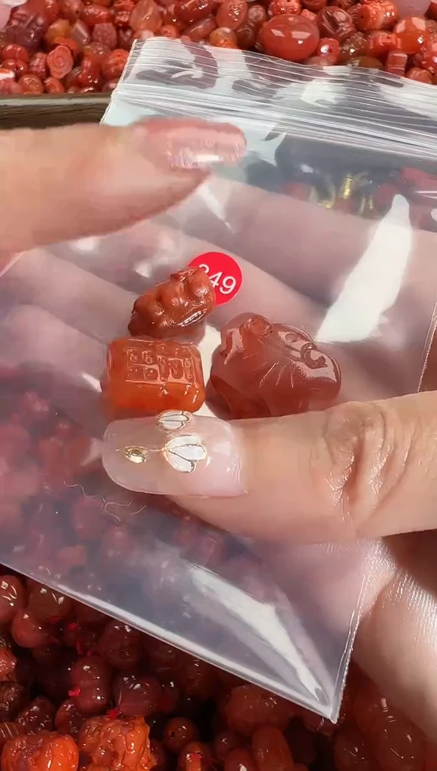 颈饰未镶嵌南红玛瑙1