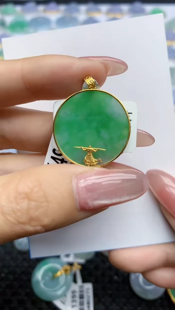 【闪购商品】翡翠挂件18K金镶嵌天然翡翠A货