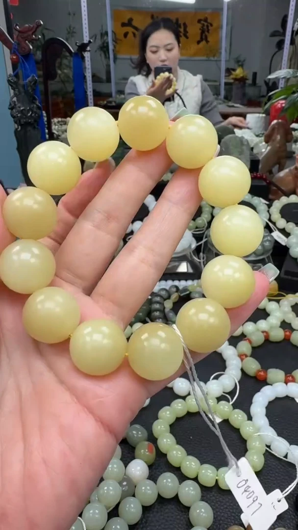 未镶嵌手串和田玉新疆若羌鸡油黄卡18