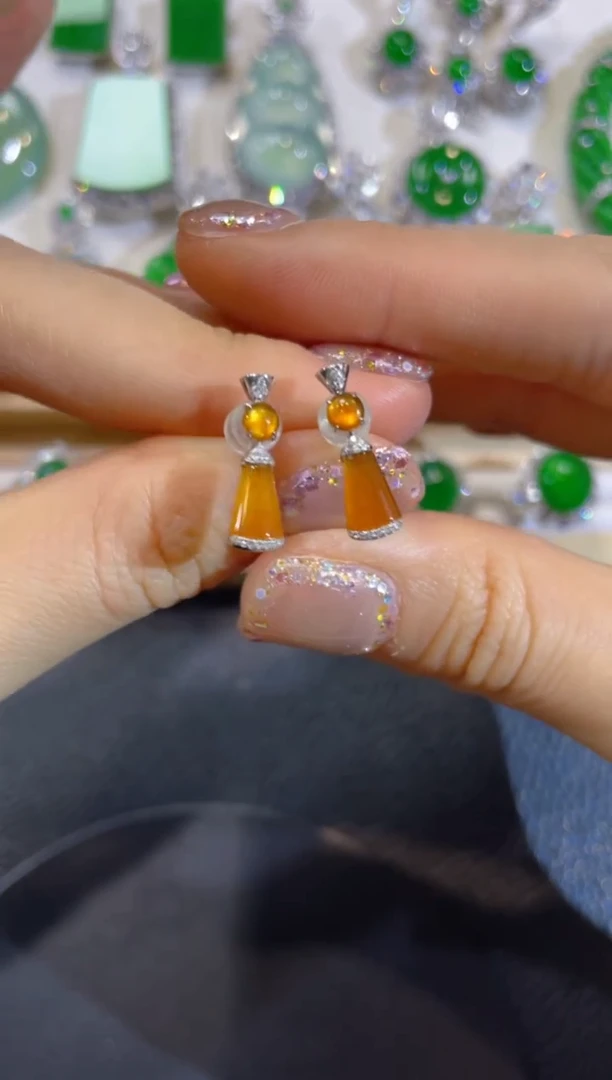 颈饰18K金镶嵌翡翠团购3