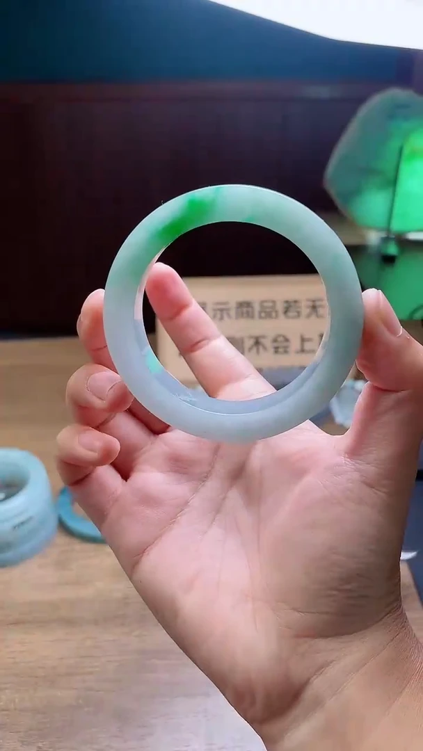 定制翡翠手镯未镶嵌深**梅定制