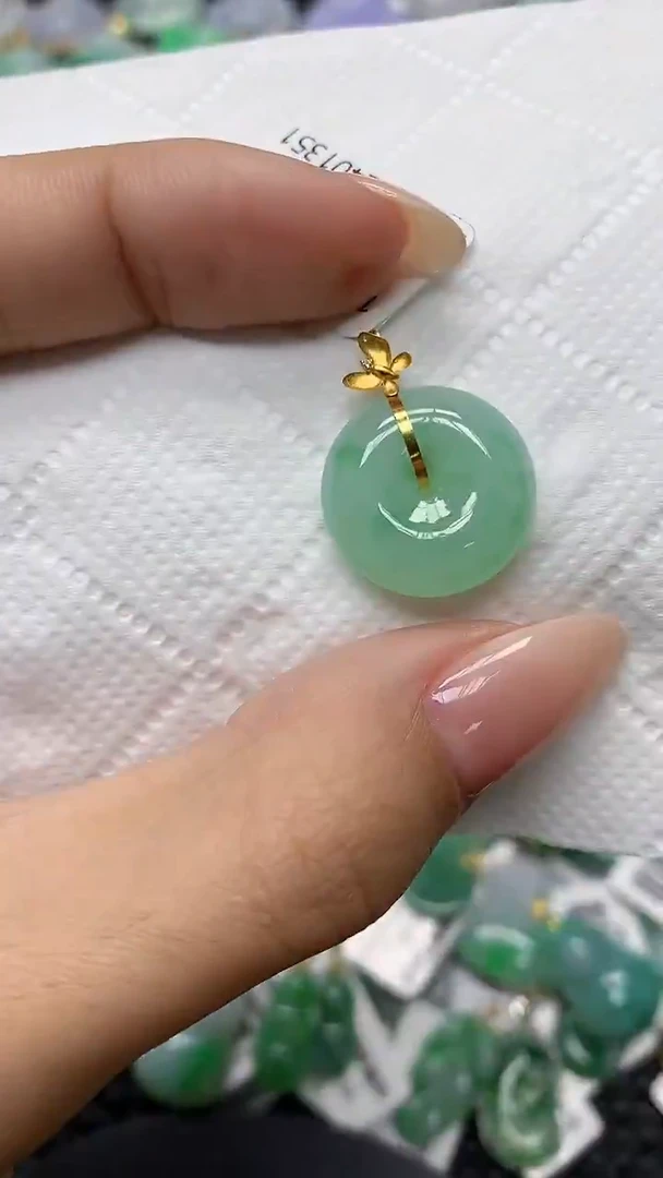 颈饰18K金镶嵌翡翠11111111111