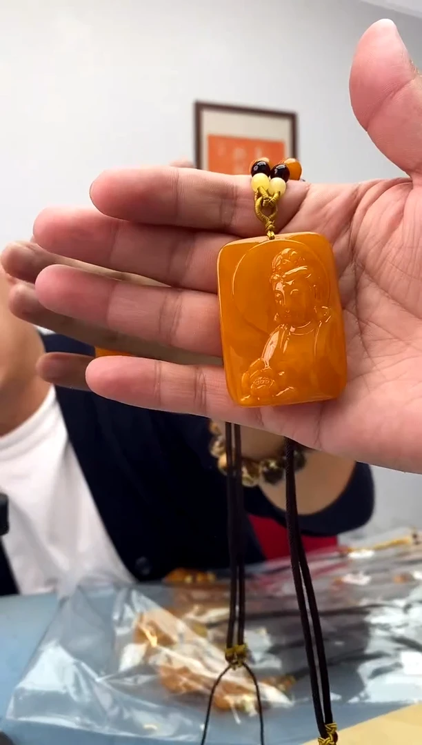 蜜蜡未镶嵌珠宝奇石假一罚十，微瑕发一件023