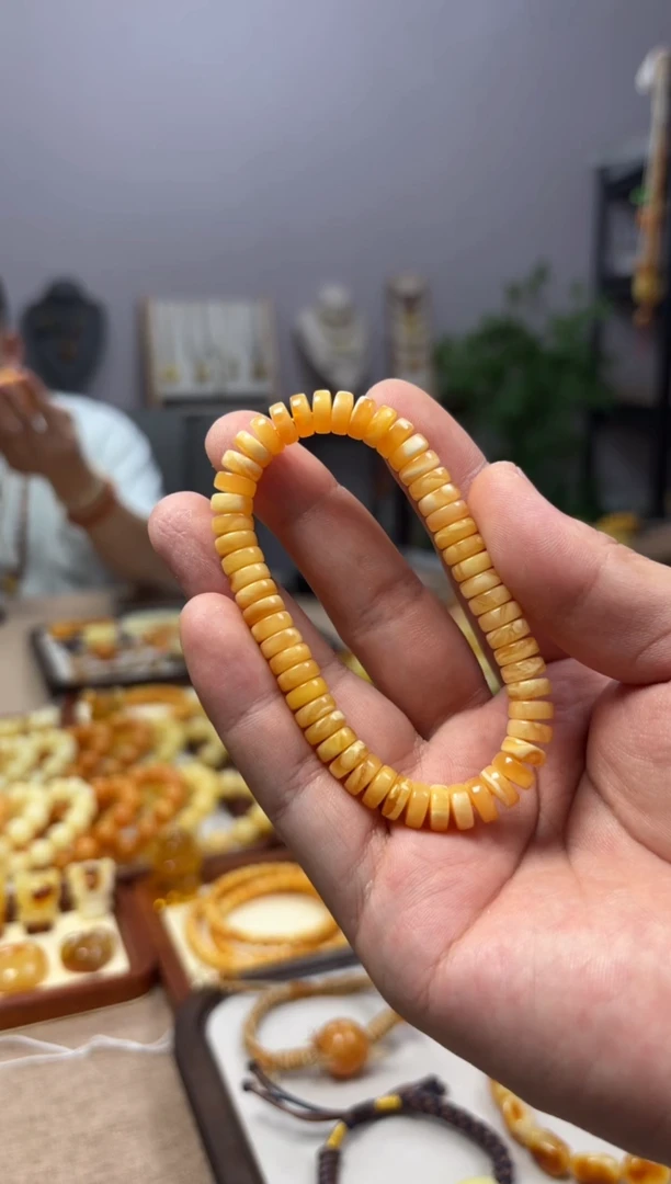 【闪购商品】蜜蜡裸石未镶嵌手串