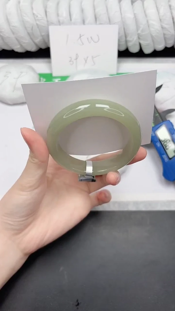 未镶嵌手镯石英质玉141-54.8DK