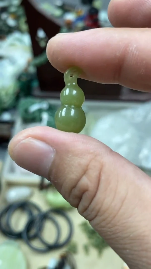 和田玉未镶嵌颈饰葫芦吊坠