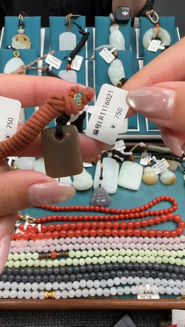 颈饰未镶嵌和田玉吊坠LR