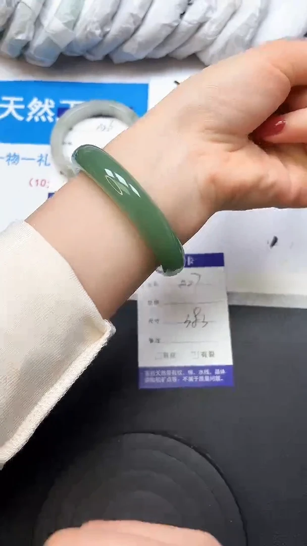 【闪购商品】石英质玉手镯合金27