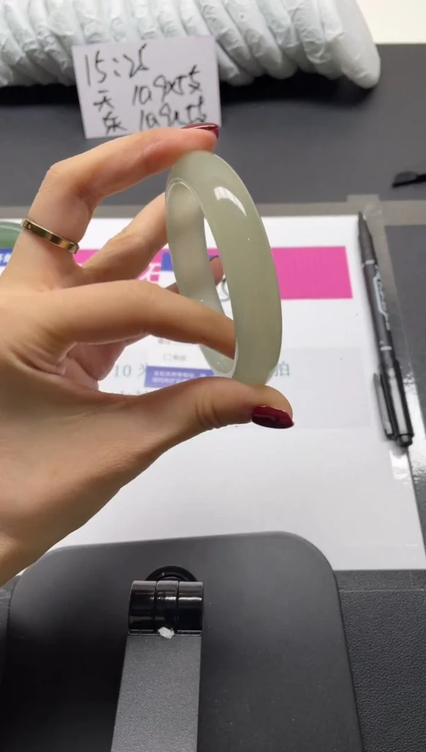 未镶嵌手镯石英质玉105-58