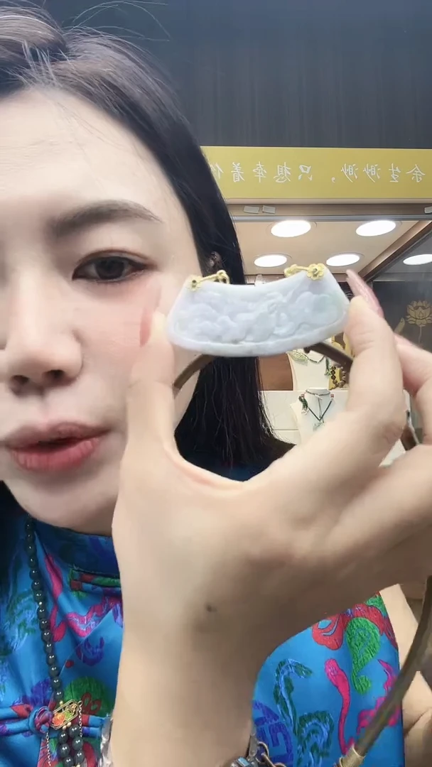 翡翠未镶嵌颈饰翡翠月牙项圈