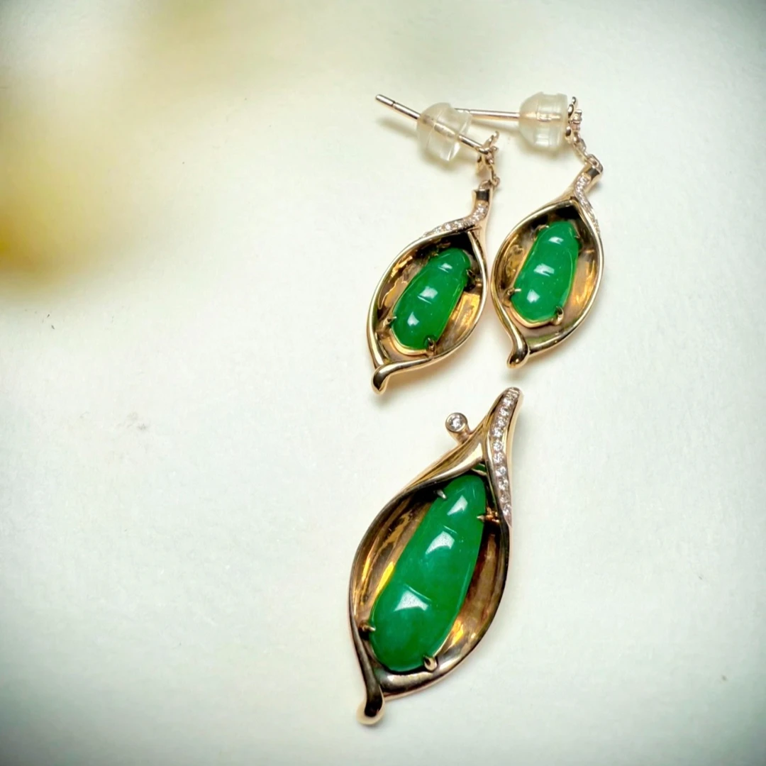 满绿翡翠豆子耳环吊坠两件套