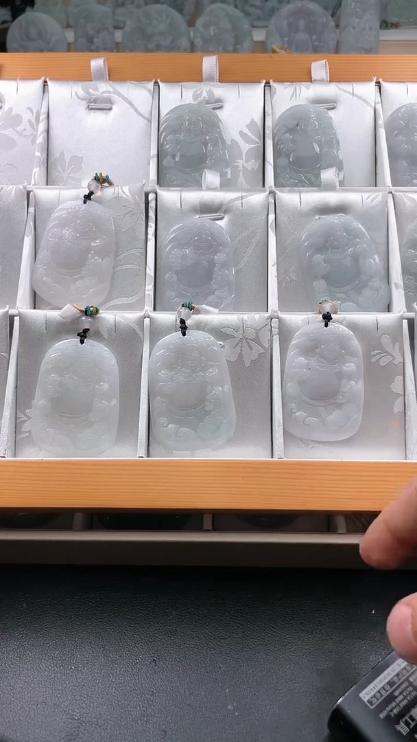 翡翠未镶嵌颈饰..../6/15/ 389多样性发其一