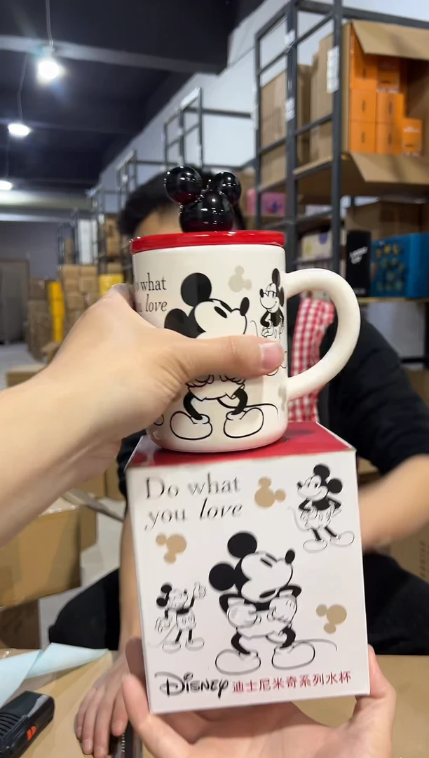 【闪购商品】杯原盒米奇手稿带盖杯