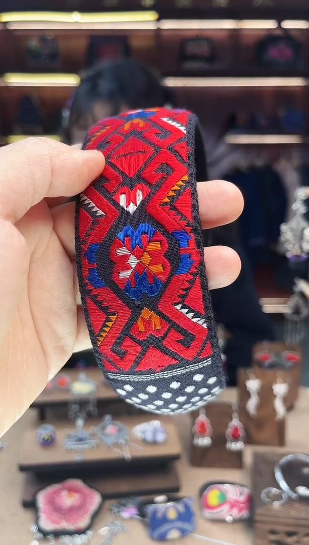 【闪购商品】织绣A08黔东南苗族刺绣