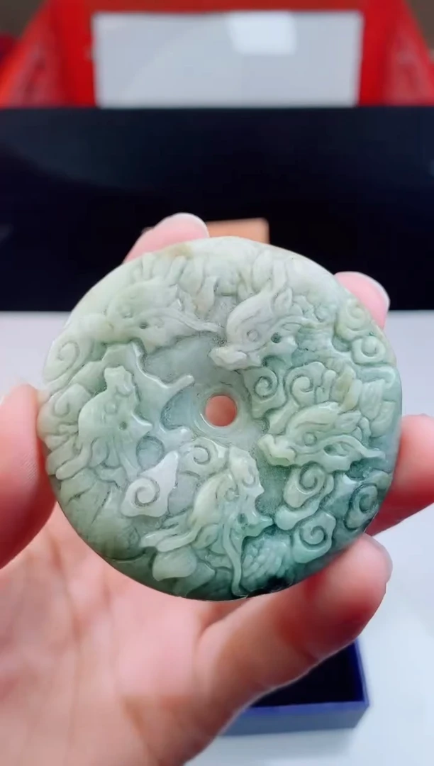 颈饰未镶嵌翡翠机**?    ·