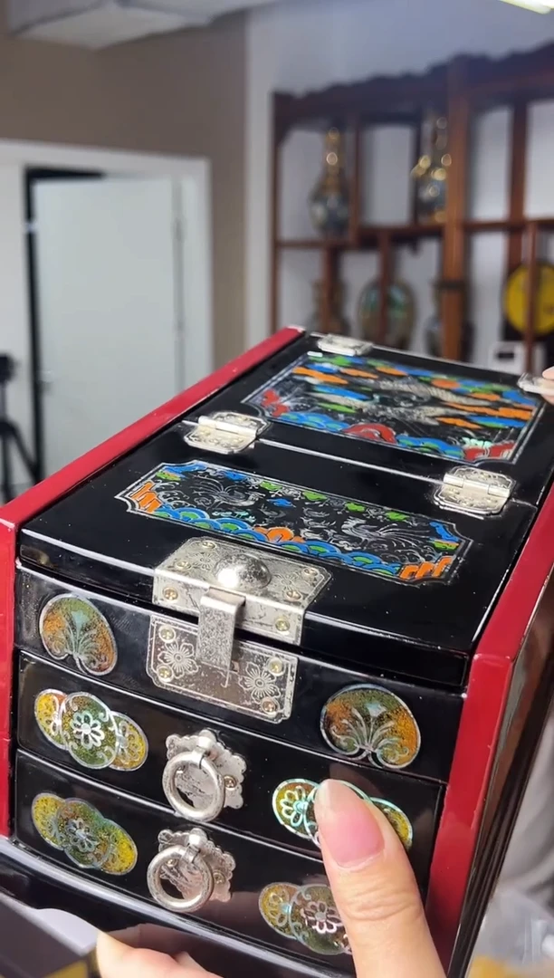 J**e非遗手工大漆螺钿首饰盒