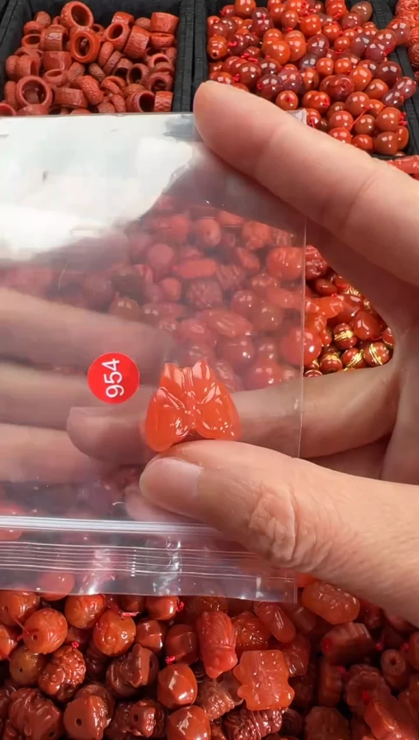 【闪购商品】南红玛瑙颈饰未镶嵌1