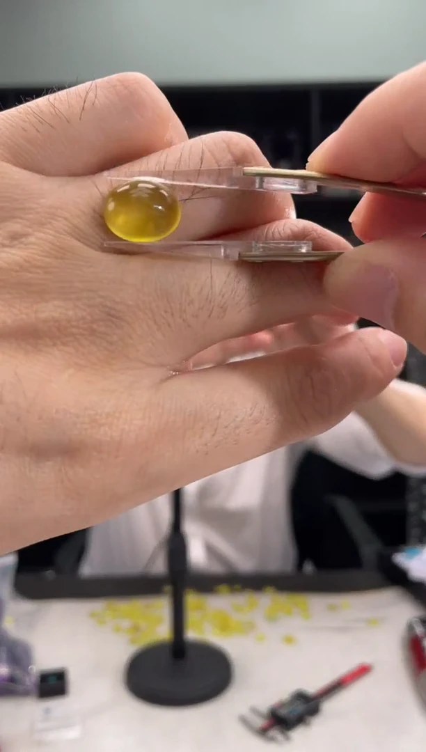 【闪购商品】葡萄石未镶嵌裸石7.35克拉金色葡萄石