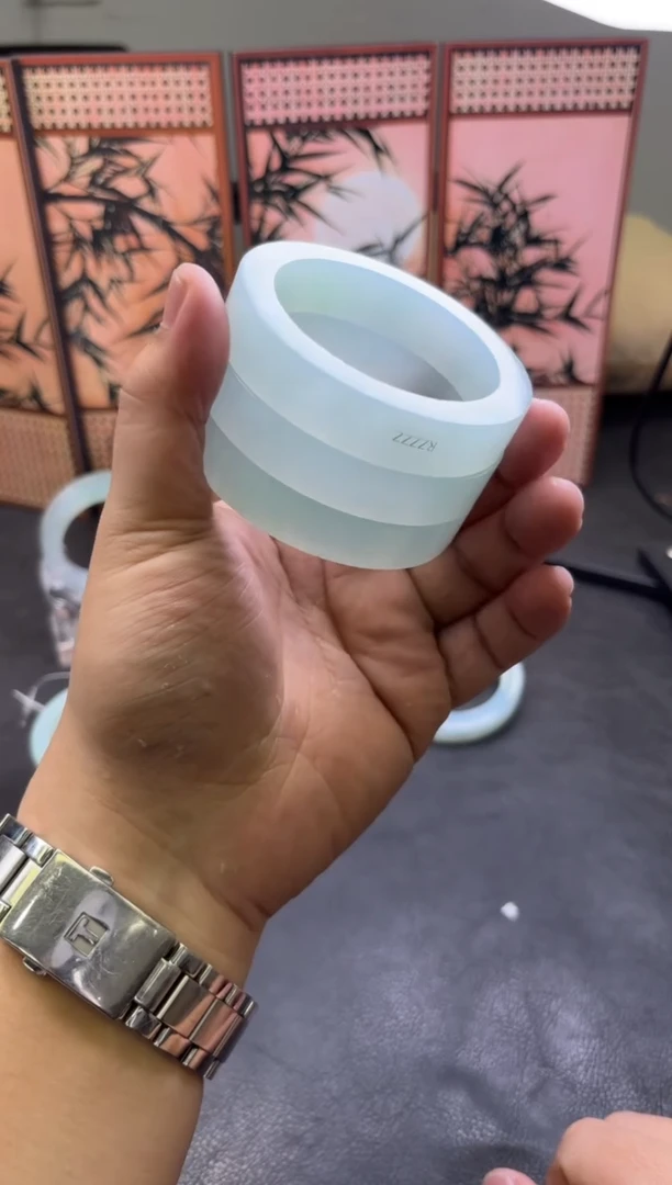 未镶嵌手镯定制翡翠远*谷多样性