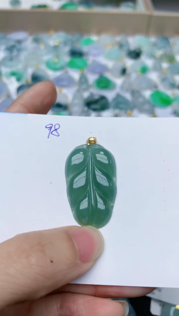 【闪购商品】翡翠颈饰18K金镶嵌天然翡翠A货    98