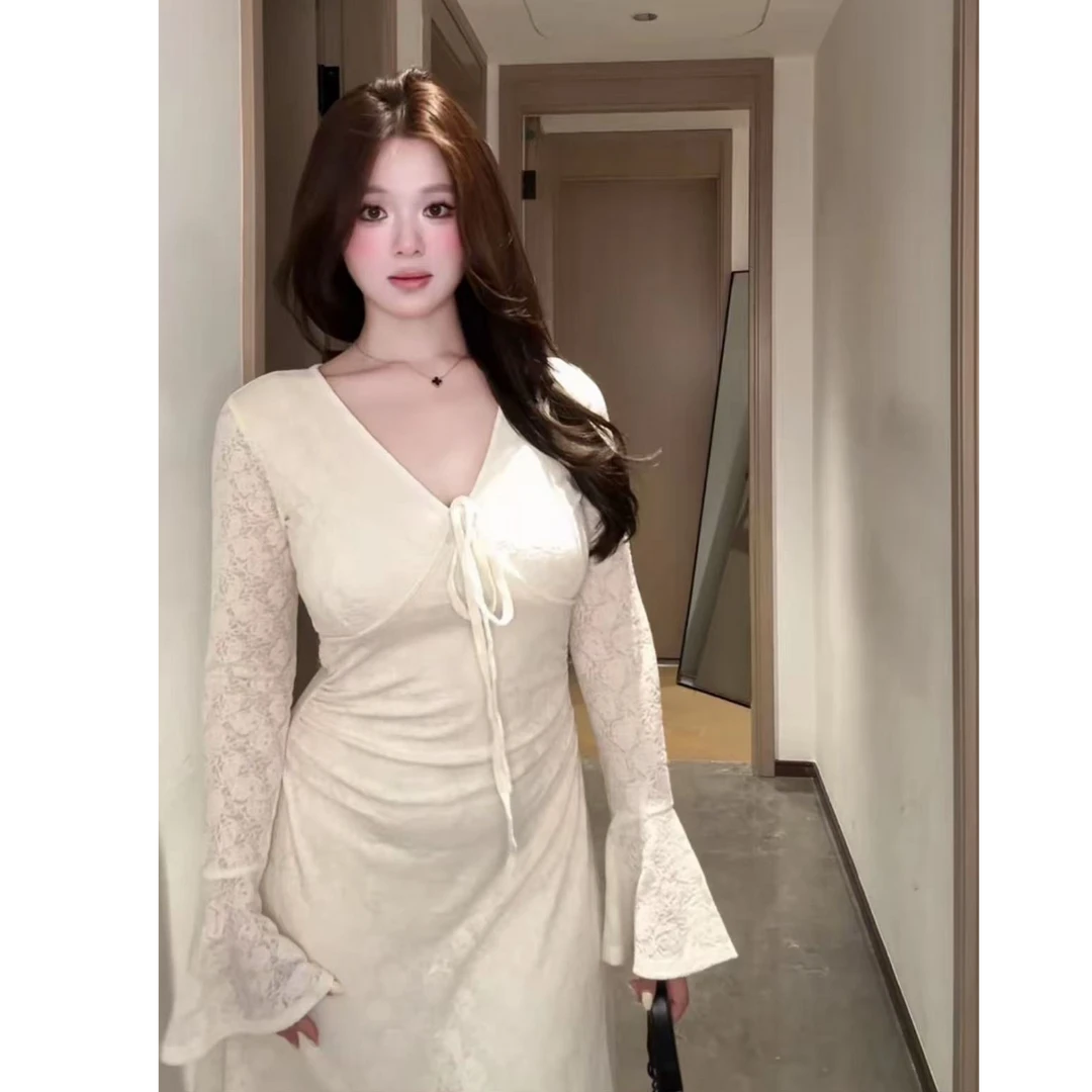 月光舞曲蕾丝弹力提花拼深V领连衣裙法式喇叭袖纯欲A摆长裙