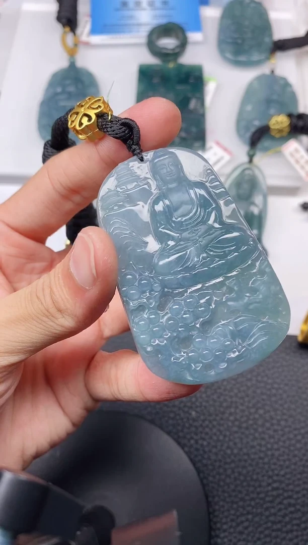 颈饰未镶嵌翡翠
