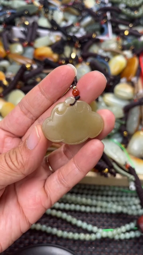 【闪购商品】和田玉颈饰未镶嵌多样性发货没有证书拍一发一有瑕