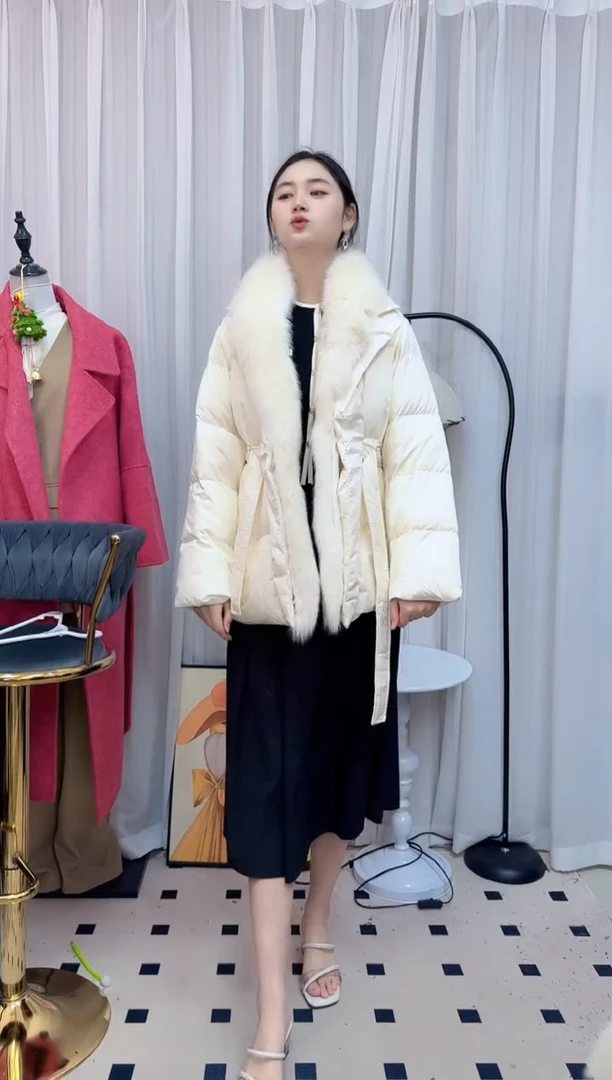 主播身上白色俄容妇