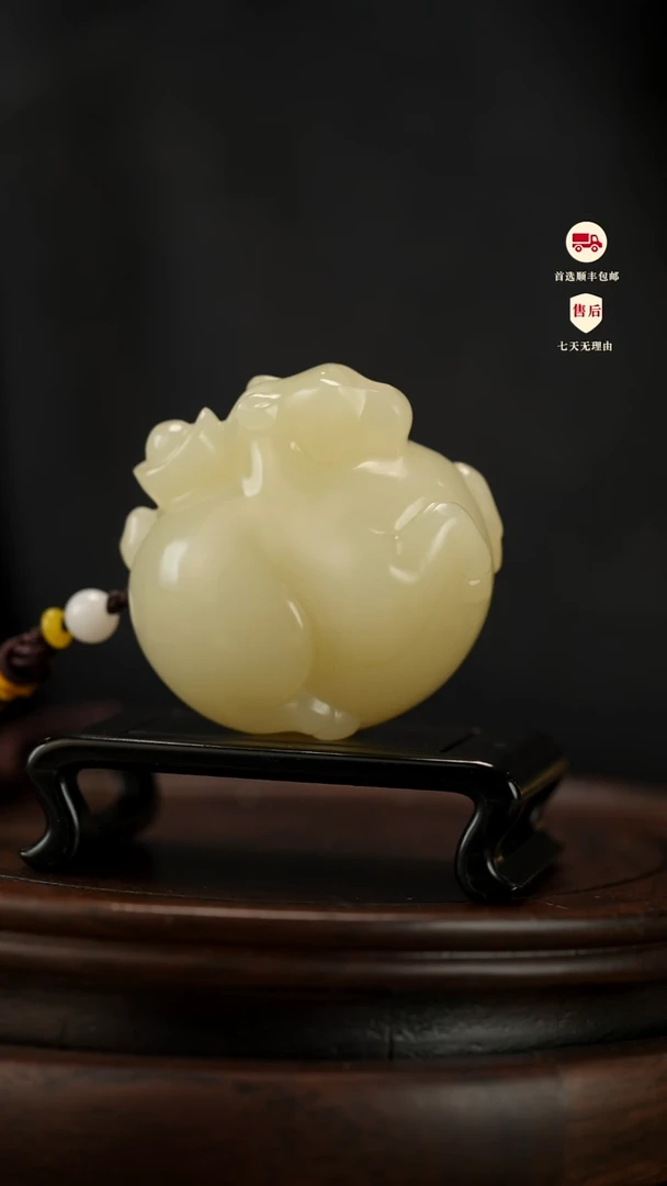 云南石竹叶青雕刻：飞马献宝把件摆件