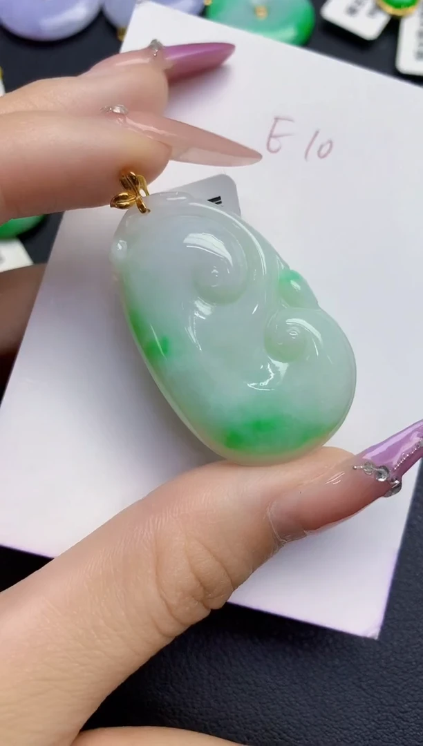 颈饰18K金镶嵌翡翠缅甸天然翡翠A货