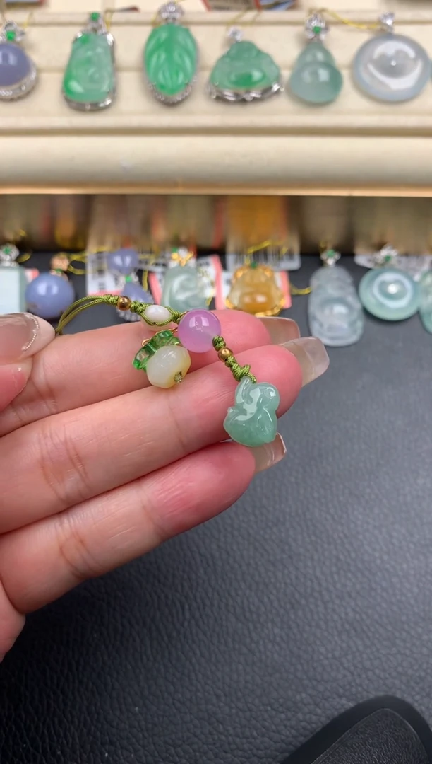 【闪购商品】翡翠挂件未镶嵌Q116