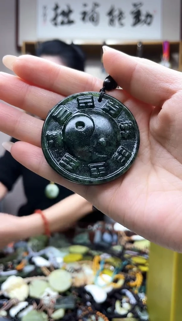 未镶嵌岫玉吊坠·