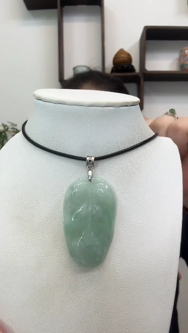 颈饰银S925镶嵌翡翠叶子