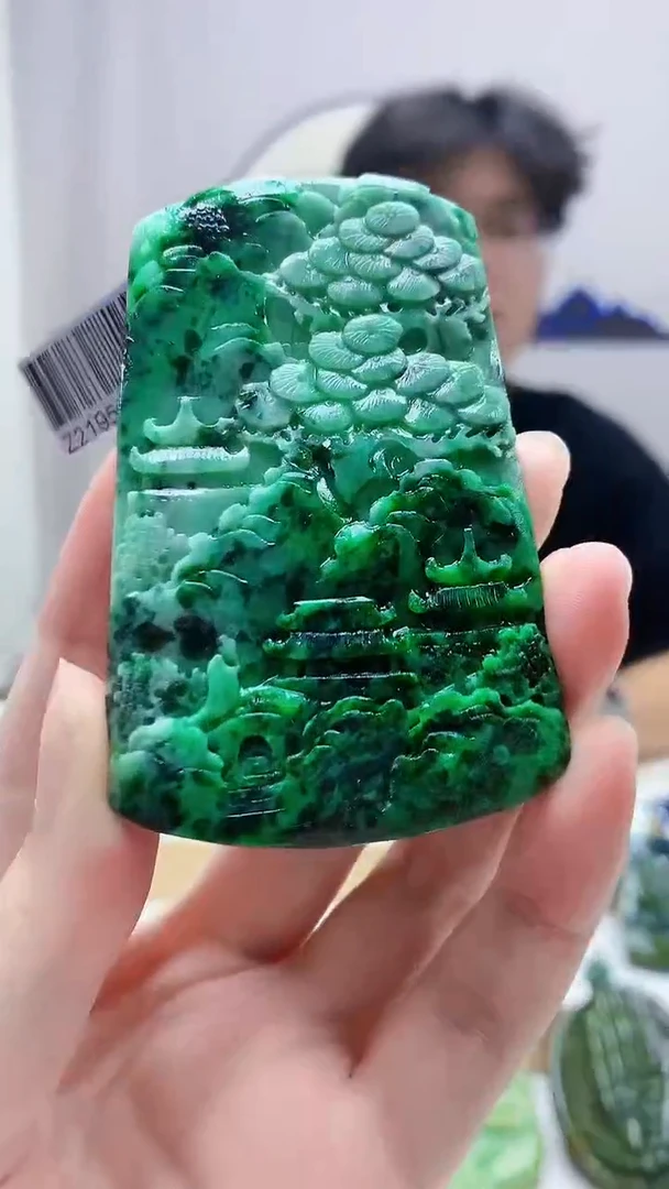 未镶嵌定制翡翠4688zm-毛货挂件8山水
