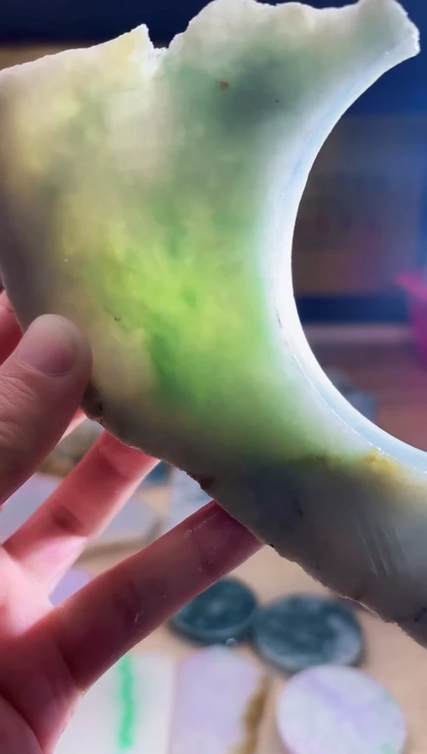 翡翠挂件未镶嵌A货张麦7437