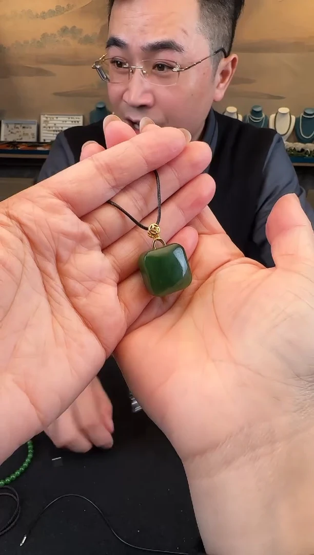 颈饰未镶嵌和田玉方糖